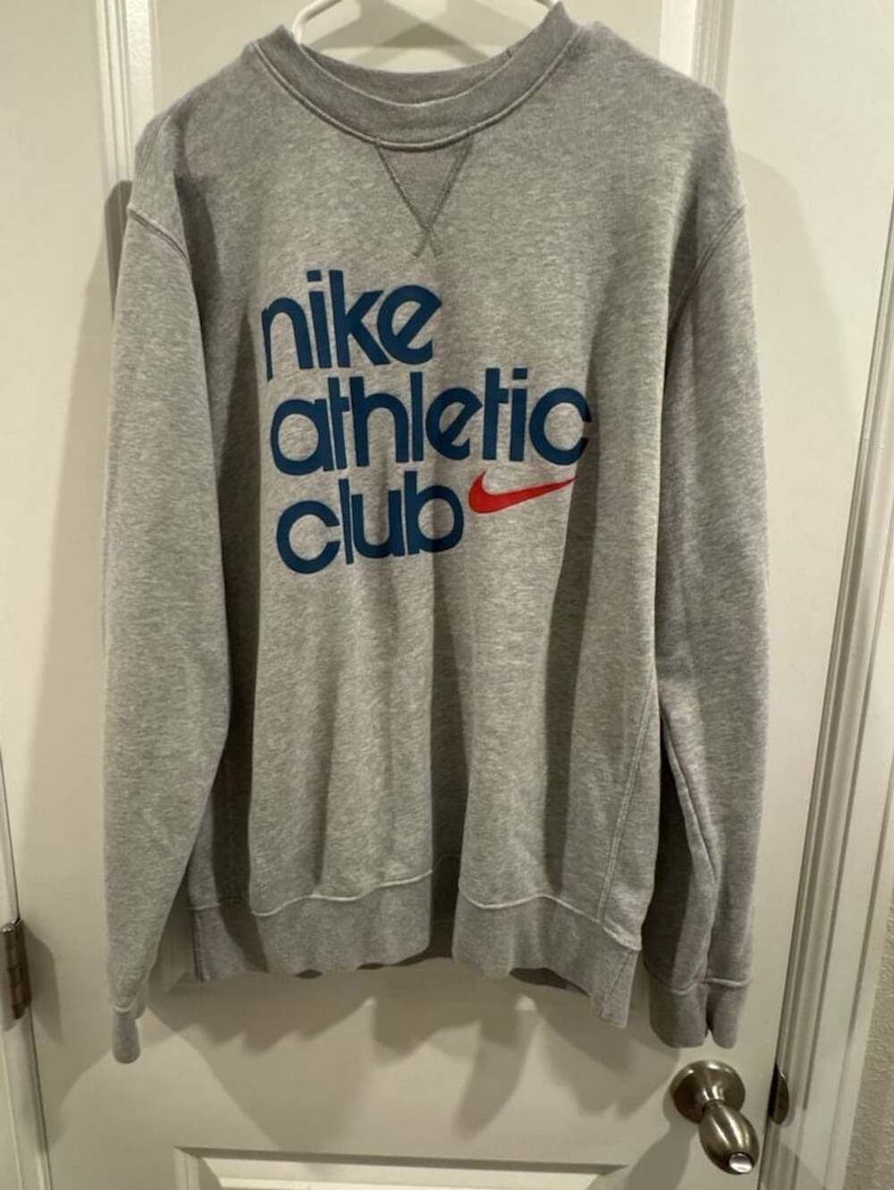 Nike Athletic Club Crewneck Sweatshirt Size M Grey